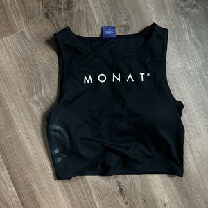 Monat workout crop